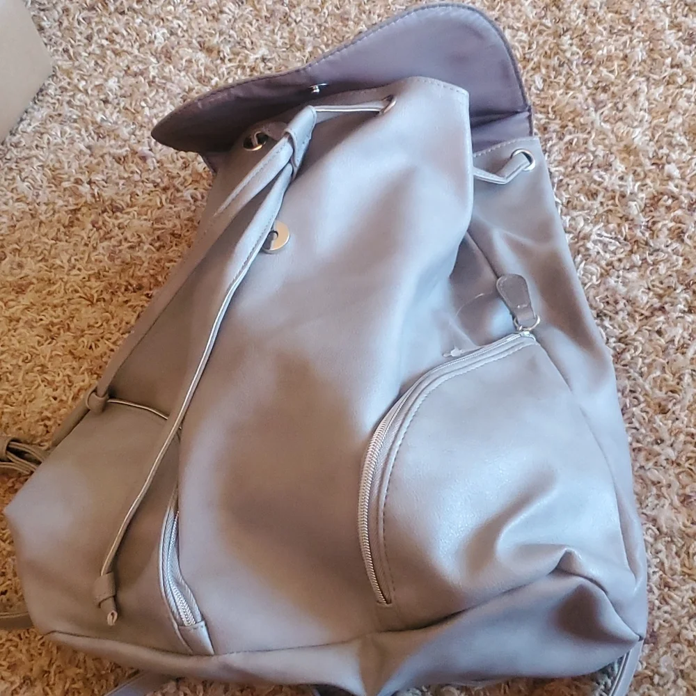 Back pack - Picture 3 of 4